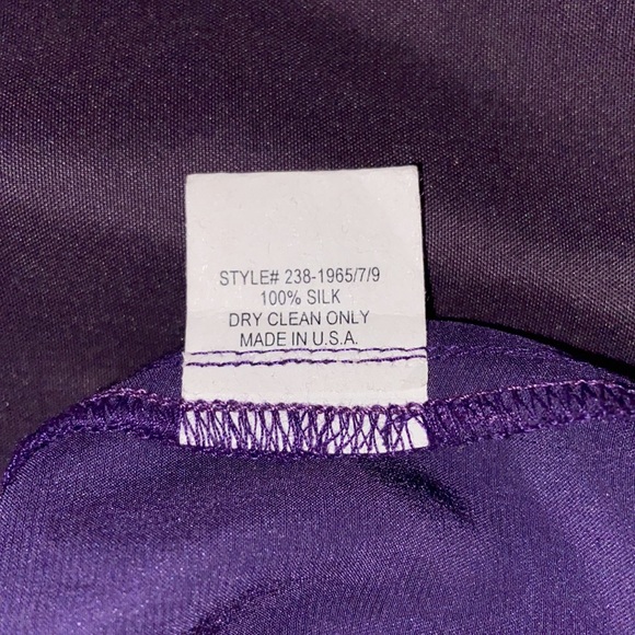 🔴   4/$20.  Vintage-ish Built by Wendy silk blouse - Picture 10 of 11